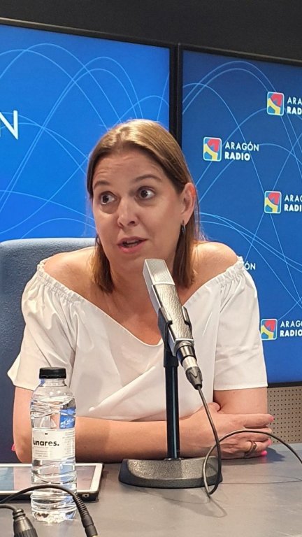 La presidenta de la Asociación de Directoras de Aragón, María Sasot, este jueves, en Aragón Radio.