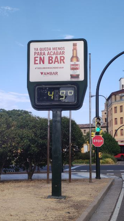 Foto de archivo de un termómetro en el centro de Zaragoza./ Laura Quílez
