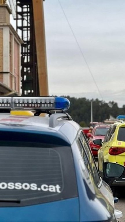 Mossos, SEM y Bombers de la Genearlitat trabajan en el rescate de trabajadores de una mina de Súria (Barcelona). / Europa Press