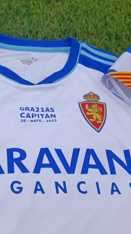 Camiseta de homenaje a Alberto Zapater.