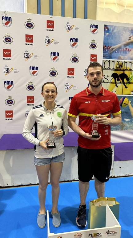 María Delgado posa con el trofeo. Foto: Twitter María Delgado