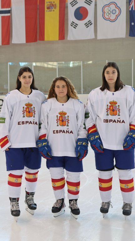 Paula Marina, Nerea Giménez y Julia Herrero disputarán la final del Mundial de Hockey Hielo U18