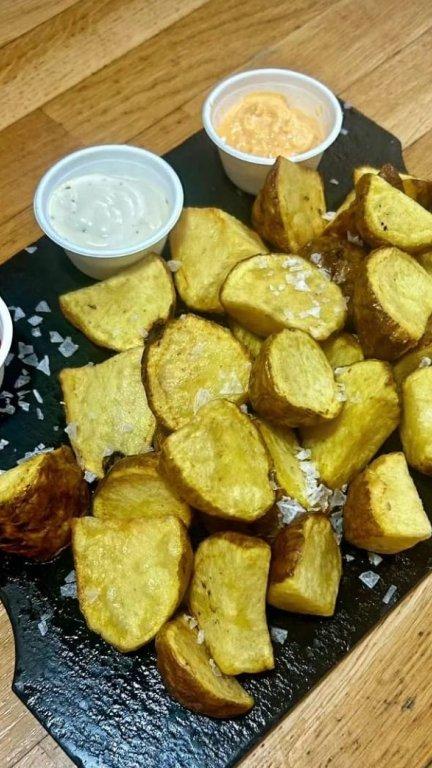 Uno de los platos de patatas bravas que participa en este primer concurso.