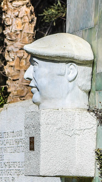 Escultura Pablo Neruda./ Pixabay