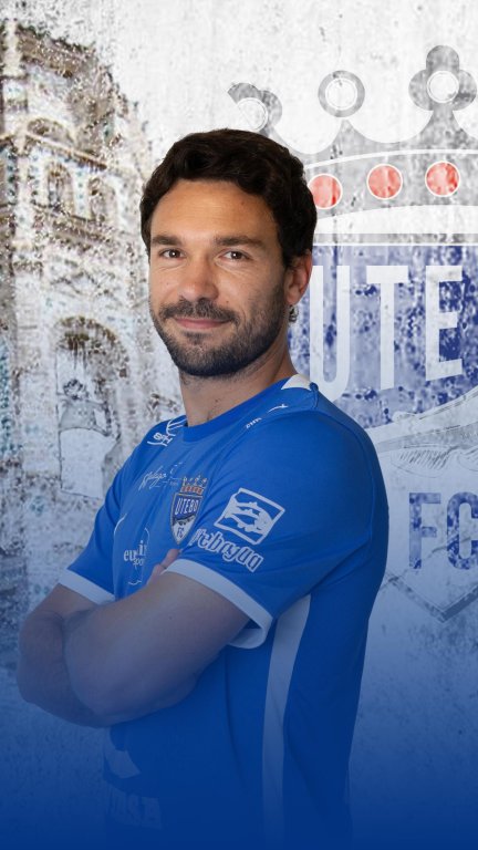 Diego Suárez posa con la camiseta de su equipo. Foto: Utebo FC