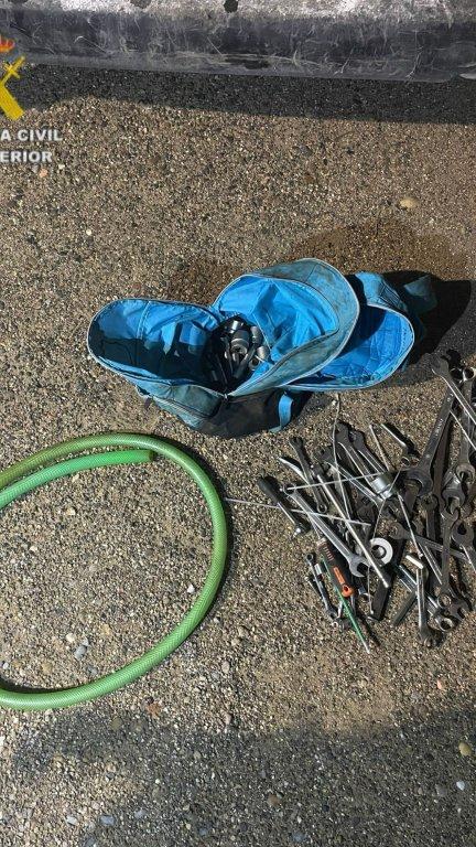 Herramientas incautadas a los detenidos. / Guardia Civil Huesca