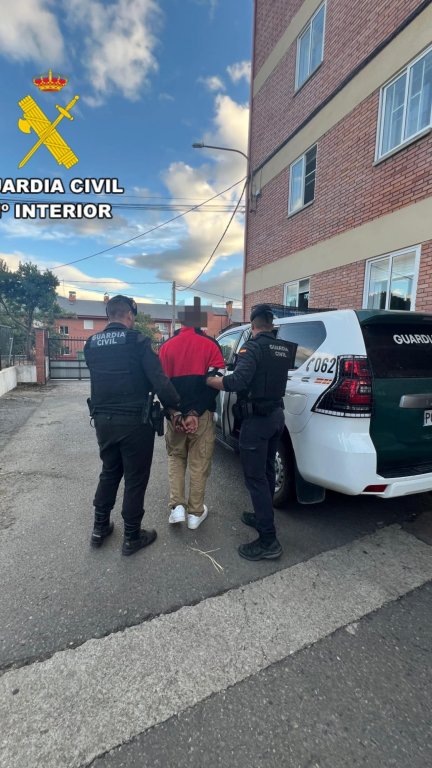 Detenido a un joven de 20 años por su presunta implicación en el incendio de Berlanga del Bierzo (León). / Guardia Civil