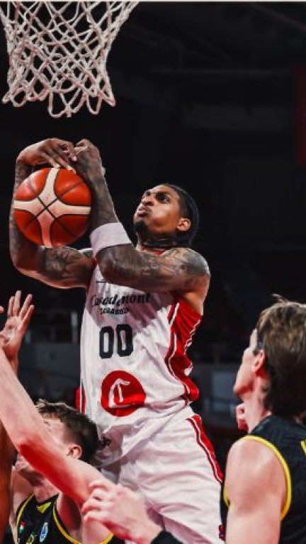 Robinson, durante un momento del choque ante el Falco