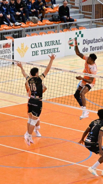 Un momento del partido ante el Benidorm