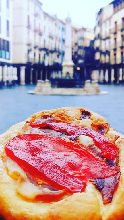Un 'regañao' elaborado del Horno Santa Cristina en la plaza del Torico. / Horno Santa Cristina