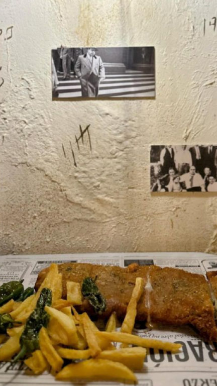 El restaurante 'Sr.Cachopo' ofrece la experiencia de comer este plato típico asturiano dentro de una cárcel. / Instagram @sr.cachopo