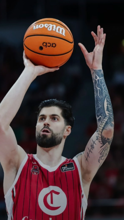 Santi Yusta, durante un partido.