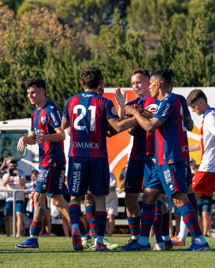 El equipo celebra un gol ante el Andorra