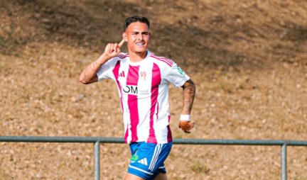 El Barbastro celebra un gol.