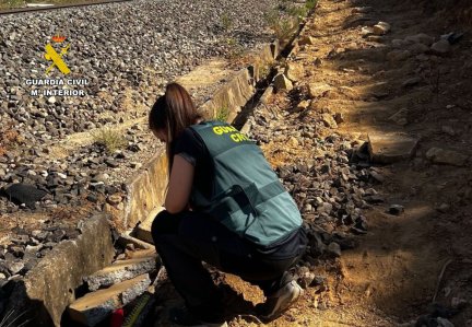 La Guardia Civil de Barbastro detiene a un grupo criminal por robo de cableado de cobre de la vía férrea.