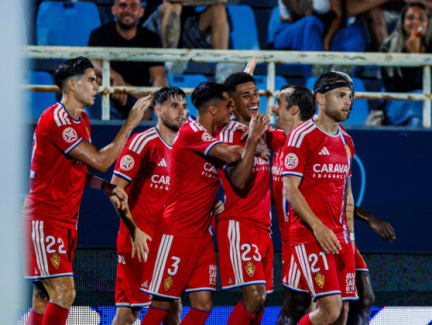 El Real Zaragoza celebra uno de los dos goles de este viernes.