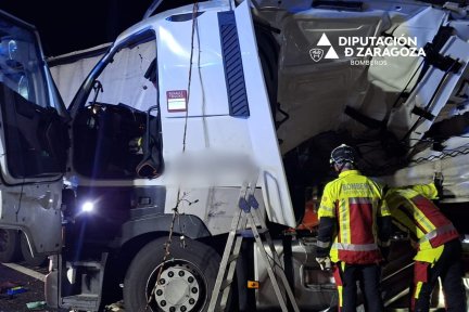 Dos heridos en un choque entre dos camiones en la A-68, a la altura de Mallén.