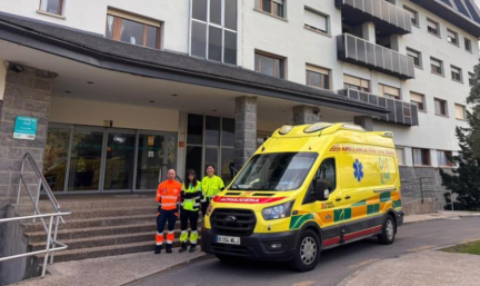 Parte del equipo de la Soporte Vital Avanzado de Jaca, junto al hospital