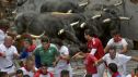 Los toros de la ganadería sevillana de Miura durante el séptimo encierro de los Sanfermines 2026 este lunes en Pamplona.