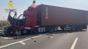 Una colisión por alcance entre dos camiones en la AP-2 a su paso por La Almolda deja un herido muy grave.