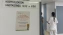 En los hospitales, como el Miguel Servet de Zaragoza, se han colocado carteles para informar del servicio gratuito de televisión durante el partido de la Final.