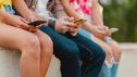 Francia es el primer país de la UE en vetar el acceso a redes sociales a menores de 15 años