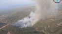 Columna de humo visible desde el aire del incendio de La Cerollera.
