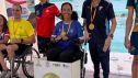 Teresa Perales posa con la medalla de oro.