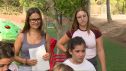 Estudiantes realizando prácticas como animadoras infantiles en Azuara.