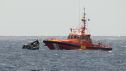 El buque de Salvamento Marítimo Salvamar Al Nail rescatando una patera en costas españolas.