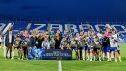 El Real Zaragoza posa con el trofeo Carlos Lapetra