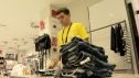Un joven estudiante que dedica el verano a trabajar