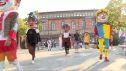Comparsa de cabezudos del barrio de Las Fuentes.