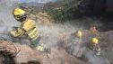 Equipos de extinción de Infoar continúan trabajando en el incendio de Las Peñas de Riglos.