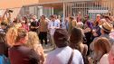 Los vecinos de La Almozara se han concentrado este lunes en la Junta de Distrito.