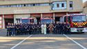 Los Bomberos de Zaragoza con la alcaldesa, Natalia Chueca, y miembros del Ayuntamiento de Zaragoza.
