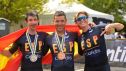 Juan Alberto Jiménez (izquierda) y Eduardo Santas (centro), posan con sus medallas. Foto: RFEC