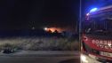 Los bomberos tratan de sofocar el fuego del Parque Tecnológico de Reciclado de Zaragoza