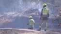 Bomberos trabajando en el incendio declarado en Montañana