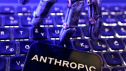 Anthropic pide frenar el ritmo de la IA y recibe el respaldo de OpenAI y Elon Musk
