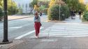 La bajada de temperaturas ha obligado a sacar las chaquetas esta mañana a primera hora en Zaragoza.