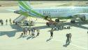 Pasajeros saliendo de un avión en el Aeropuerto de Zaragoza.