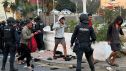 Las Policía carga para contener a los migrantes de las playas tras los intentos de llegar en masa al Puerto de Ceuta