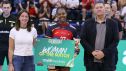 Danila So Delgado recibiendo su premio MVP