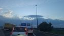 Un accidente con un herido leve en la A68 provoca retenciones en la vía.