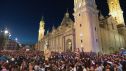 La plaza del pilar, abarrotada para seguir el pregon.
