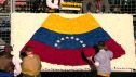 Venezuela ha teñido de color el manto de la Virgen en las Fiestas del Pilar con su bandera.