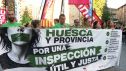 Concentración de los docentes en Huesca este miércoles por la tarde, quienes piden el cese del jefe de Inspección provincial.