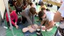 Barbastro acoge una jornada para enseñar a practicar la reanimación en paros cardiacos.