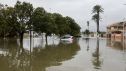 Inundaciones en una zona próxima a la playa de Venecia, en el Grao de Gandía este lunes.